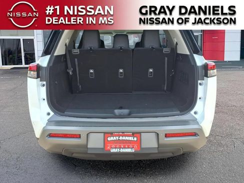 New 2026 Nissan Pathfinder SL FWD image 8