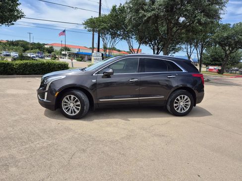 Used 2017 Cadillac XT5 Luxury w/ Driver Awareness Package FWD image 2
