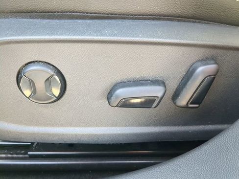 Certified 2023 Volkswagen Jetta SE w/ Panoramic Sunroof Package image 19