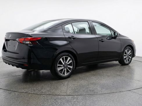 Used 2025 Nissan Versa SV image 9