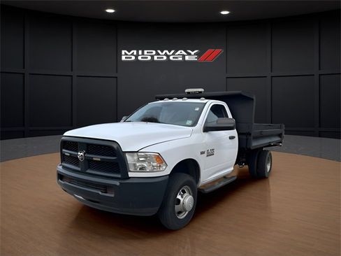 Used 2018 RAM 3500 Tradesman image 2