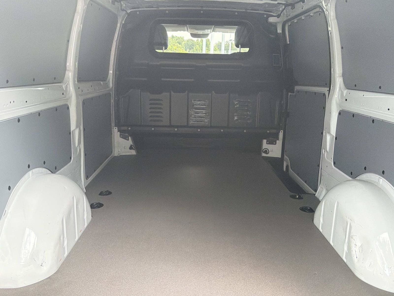 Used 2023 Mercedes-Benz Metris image 9