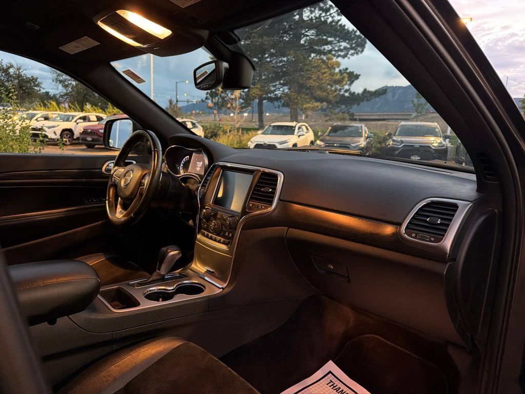 Used 2017 Jeep Grand Cherokee Altitude AWD/4WD image 13