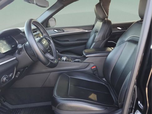 Used 2024 Jeep Grand Cherokee Limited w/ Black Appearance Package image 19