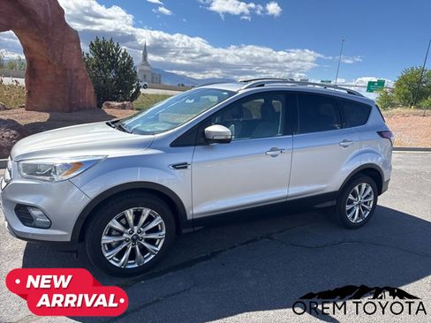 Used 2018 Ford Escape Titanium image 3