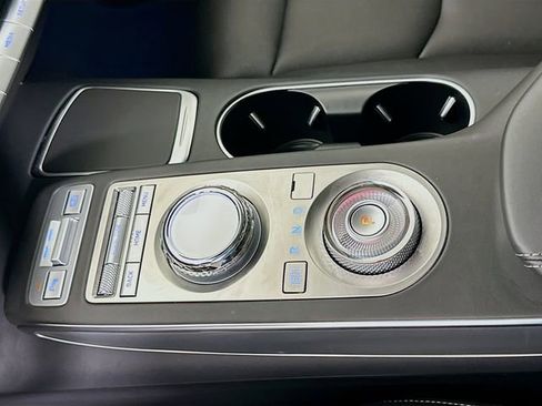 Certified 2025 Genesis GV70 2.5T Select w/ Select Package image 17