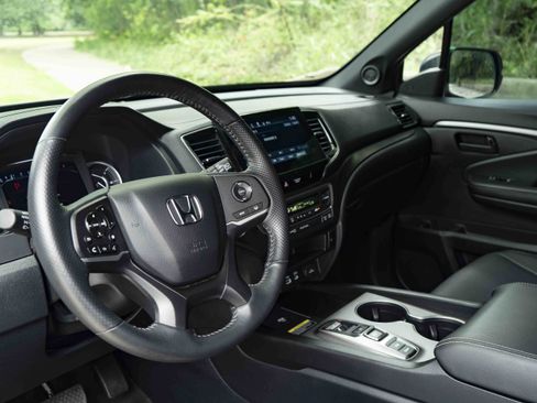 Used 2025 Honda Passport EX-L image 16