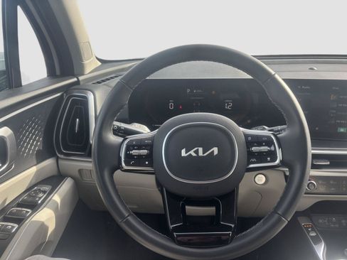 Used 2025 Kia Sorento S FWD image 11