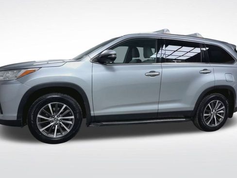Used 2019 Toyota Highlander XLE image 22