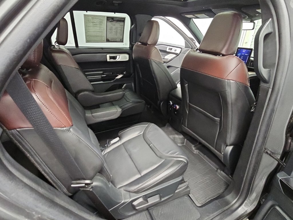 Used 2023 Ford Explorer Platinum w/ Technology Package AWD/4WD image 39