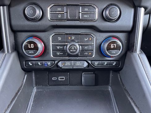 Used 2023 Chevrolet Suburban Premier image 14