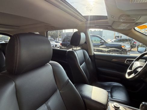 Used 2017 Nissan Pathfinder Platinum AWD/4WD image 45