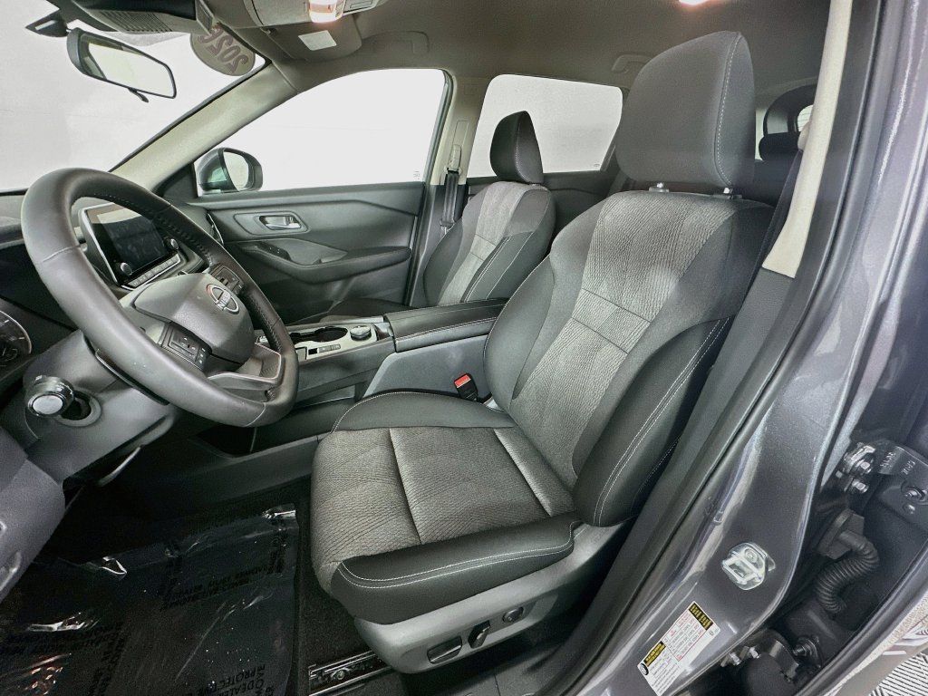 Certified 2026 Nissan Rogue SV AWD/4WD image 28