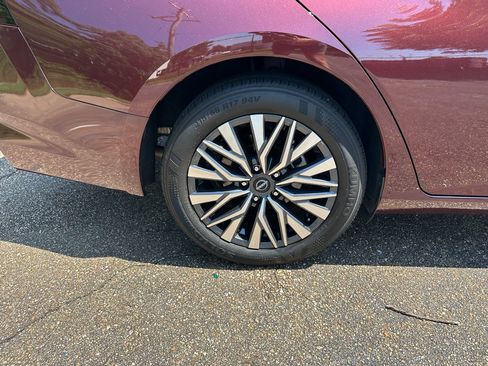 Used 2025 Nissan Altima 2.5 SV FWD image 5