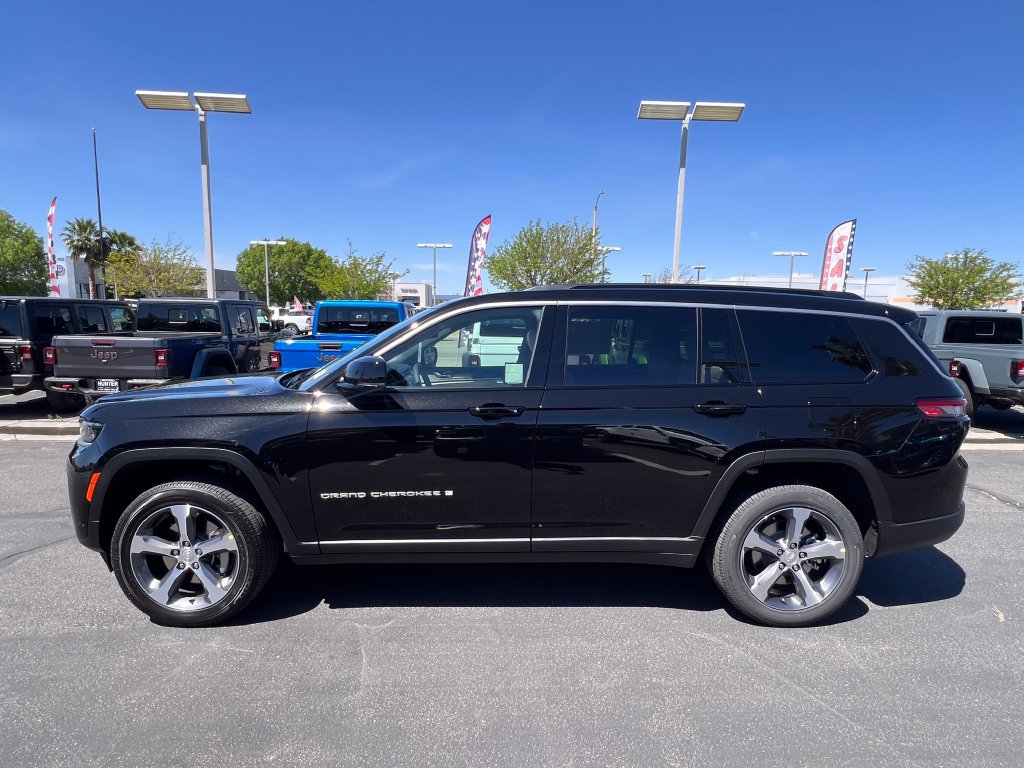 New 2026 Jeep Grand Cherokee L Limited w/ Luxury Tech Group II AWD/4WD image 3