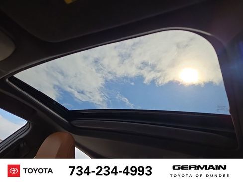 Used 2022 Toyota Avalon Limited w/ Advanced Safety Package FWD image 16
