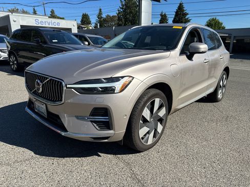 Used 2023 Volvo XC60 T8 Ultimate w/ Climate Package AWD/4WD image 2