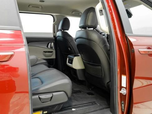 Used 2023 Kia Carnival LX FWD image 47