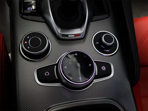 New 2025 Alfa Romeo Giulia AWD image 32