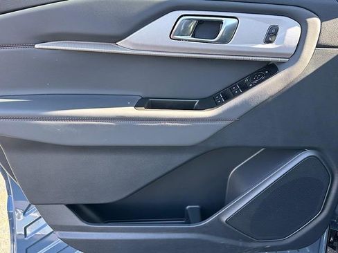 New 2025 Ford Explorer Active w/ Active Comfort Package image 13