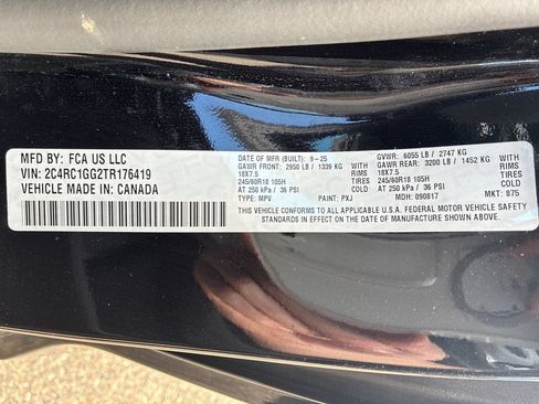 Used 2026 Chrysler Pacifica Limited FWD image 30