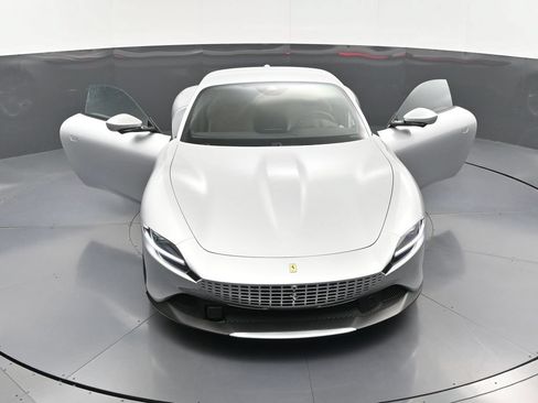 Used 2024 Ferrari Roma RWD image 32