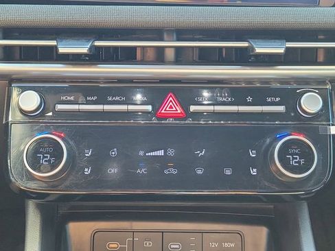 Used 2025 Hyundai Santa Cruz Limited AWD/4WD image 32