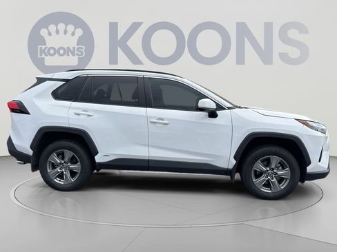 Used 2024 Toyota RAV4 XLE AWD/4WD image 8