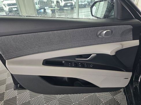 New 2026 Hyundai Elantra Limited FWD image 32