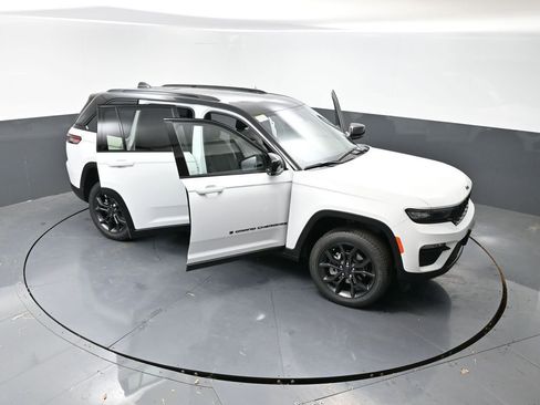 New 2025 Jeep Grand Cherokee Limited w/ Trailer Tow Package image 56