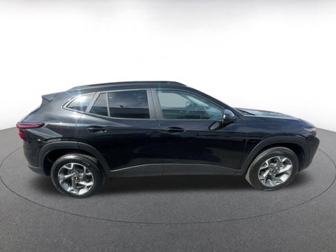 Used 2025 Chevrolet Trax LT image 16