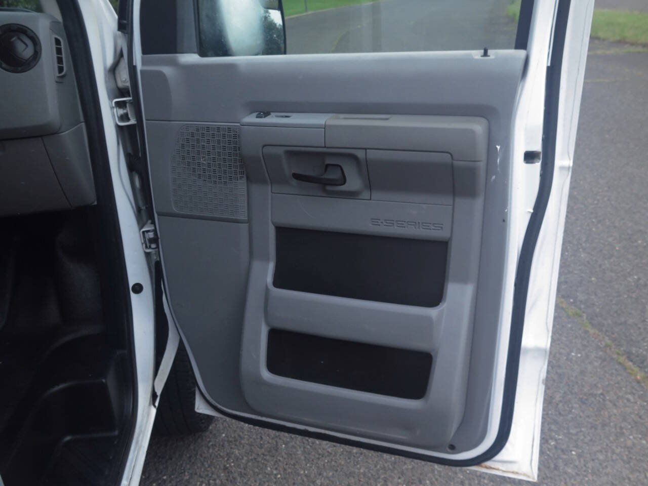 Used 2013 Ford E-250 and Econoline 250 w/ Commercial Cargo Van Pkg RWD image 35
