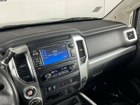 Used 2017 Nissan Titan PRO-4X image 18