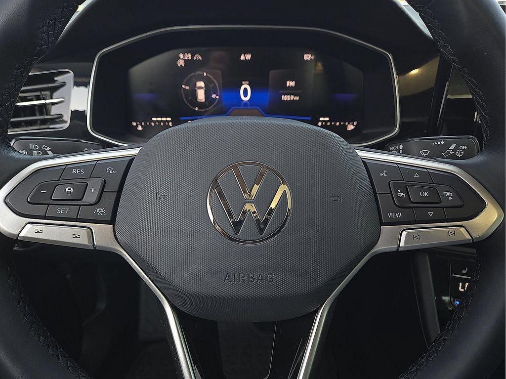 Used 2025 Volkswagen Jetta SE FWD image 19