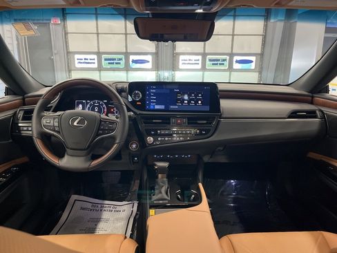Used 2024 Lexus ES 350 Ultra Luxury w/ Accessory Package (Z2) image 26