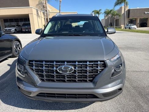 Used 2024 Hyundai Venue SEL FWD image 5