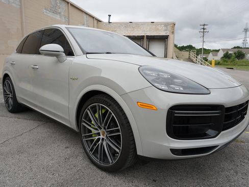 Used 2020 Porsche Cayenne Turbo S AWD/4WD image 5