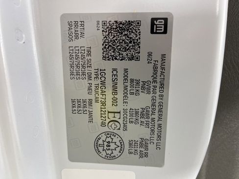 Used 2024 Chevrolet Express 2500 image 34