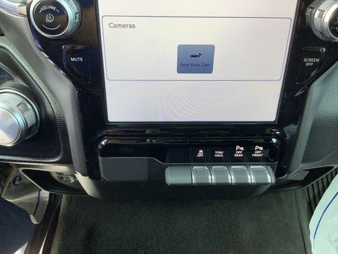 Used 2024 RAM 1500 Laramie image 19