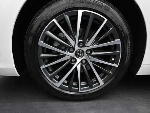 Used 2023 Lexus ES 350 w/ Premium Package FWD image 10