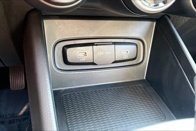 Used 2025 Hyundai Venue SEL FWD image 30