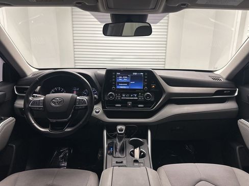 Used 2020 Toyota Highlander LE image 19