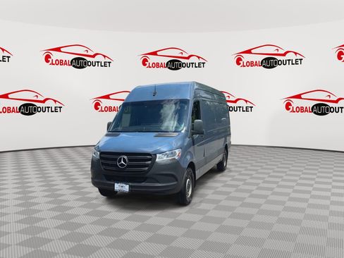 Used 2021 Mercedes-Benz Sprinter 2500 image 4