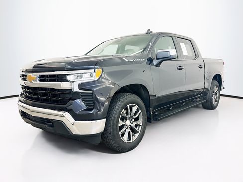 Used 2024 Chevrolet Silverado 1500 LT image 3