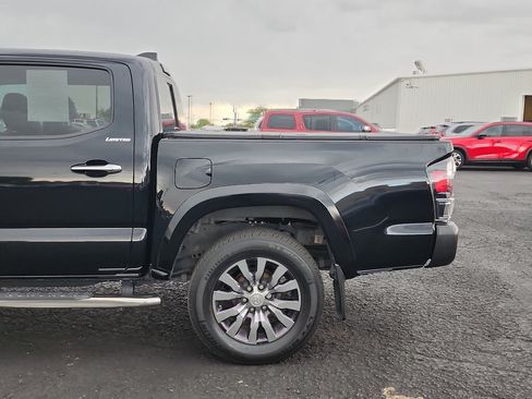 Used 2022 Toyota Tacoma Limited AWD/4WD image 9