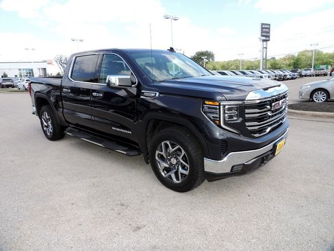 Certified 2022 GMC Sierra 1500 SLT w/ SLT Convenience Package image 3