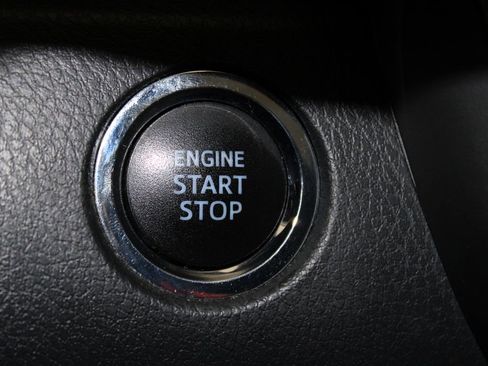 Used 2021 Toyota Camry SE image 29