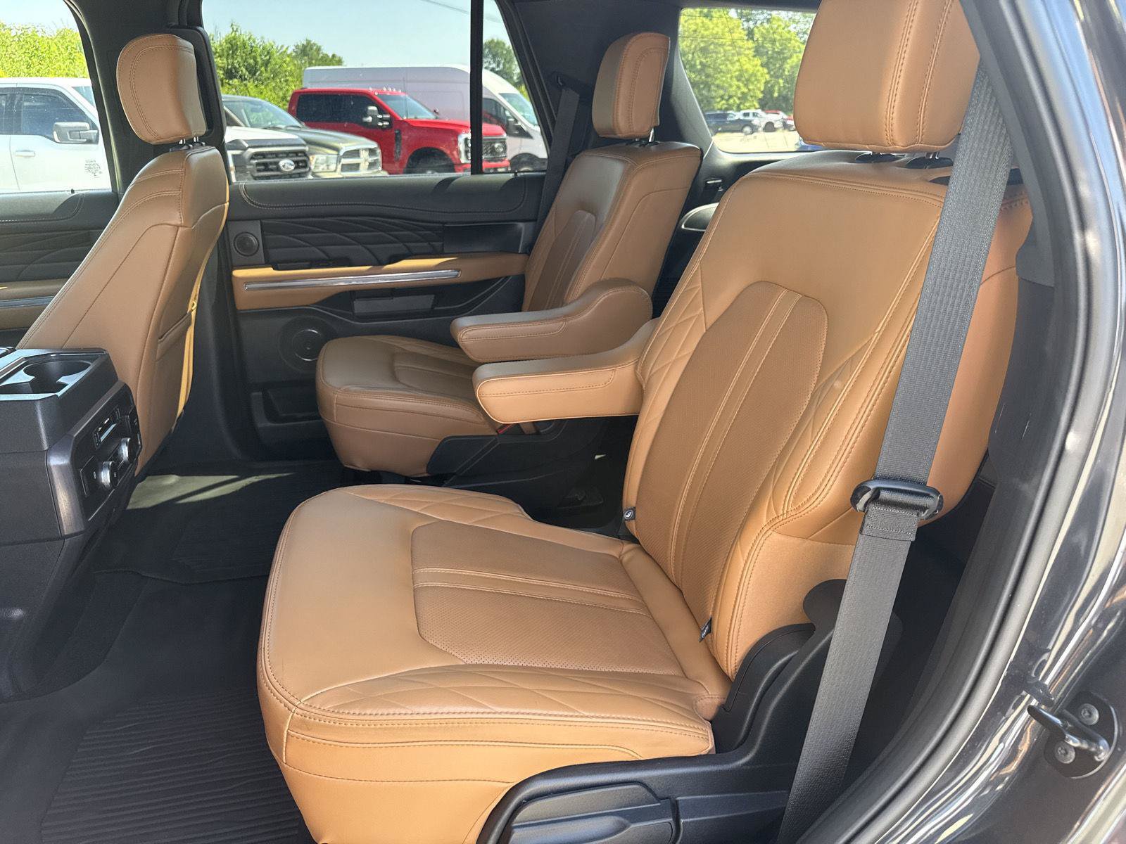 Used 2024 Ford Expedition Platinum AWD/4WD image 12