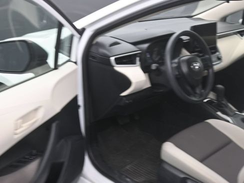 Used 2025 Toyota Corolla LE FWD image 11