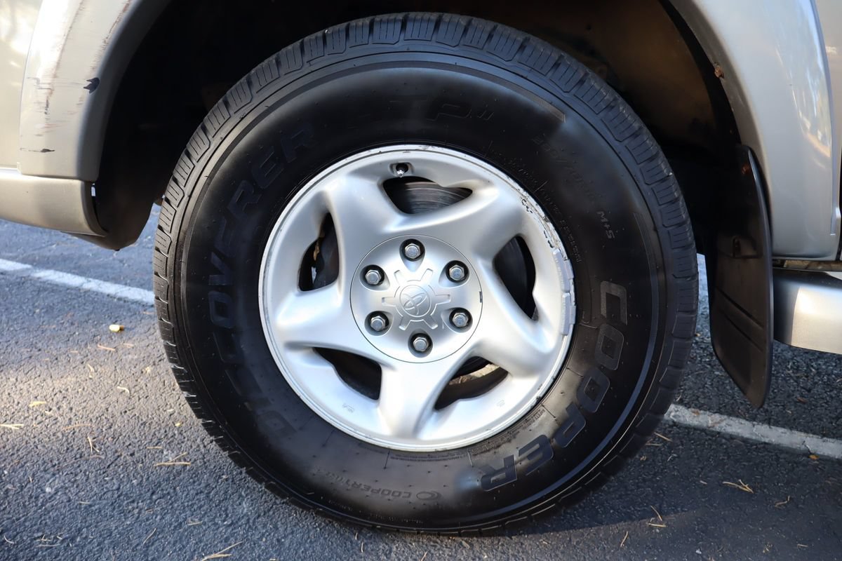 Used 2001 Toyota Sequoia SR5 AWD/4WD image 40